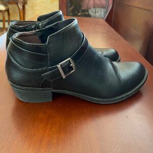 Clark’s lifestride support shoe boots. Size 6.5. Ankle boots.